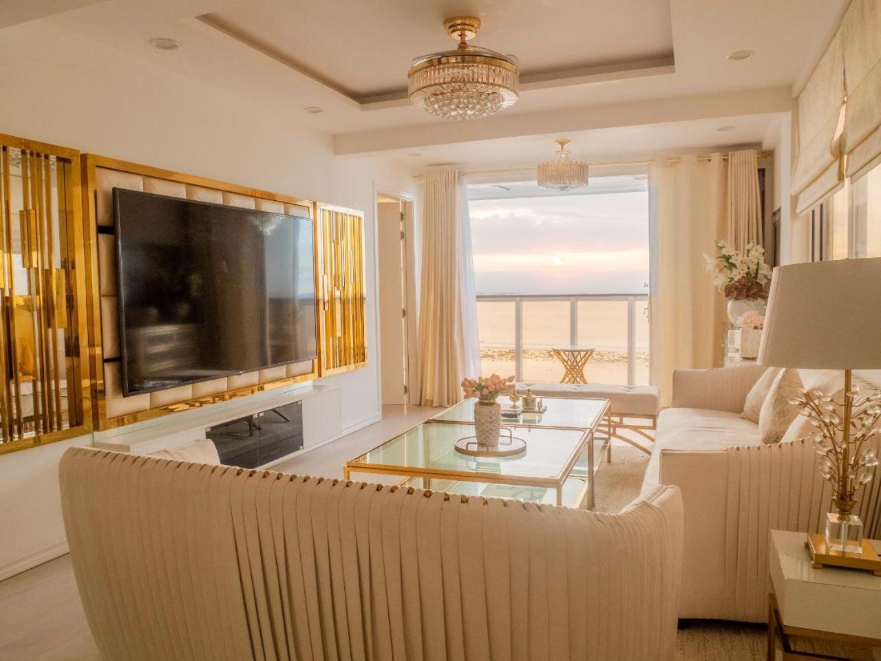 Beachfront Seaview Apartment Мале Екстериор снимка