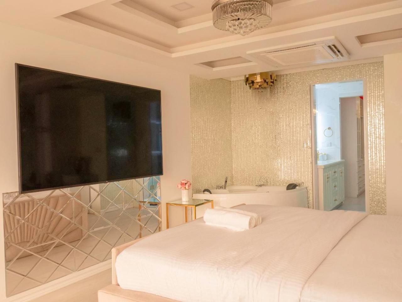 Beachfront Seaview Apartment Мале Екстериор снимка
