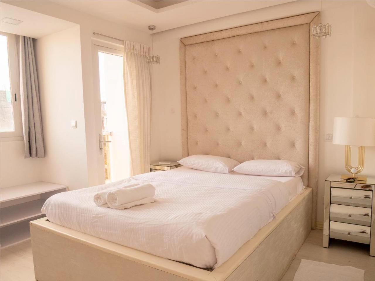 Beachfront Seaview Apartment Мале Екстериор снимка
